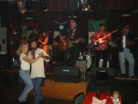 Play some foot tappin' music boys!