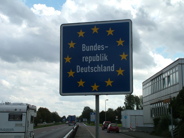 I was cycling like a bat out of Hades to make it back to Germany, where a cholera vaccine awaited me in my relative�s refrigerator in Euskirchen.  It felt good to reach the border of the Bundesrepublik Deutschland near Venlo, only one and a half days after departing Amsterdam.  I stopped for a very late lunch and an old lady ran over my water bottle, apologizing profusely, although I explained to her that it was my fault.  (9/14/04)