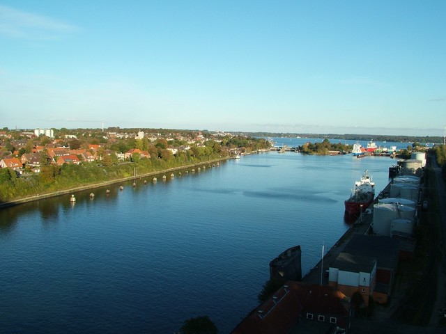 This is a photo of the canal in Kiel linking the Baltic and North Seas.  Kiel was full of boats in the harbors and yachts bobbing aside the promonade that ran along the purple Baltic waters.  After Kiel I rode on through Schleswig and then to Flensburg, where I would say goodbye to Germany.  Along the way I ran into a cyclist from Hamburg who called himself the Samuri, and we rode together until the Danish border.  (10/09/04)