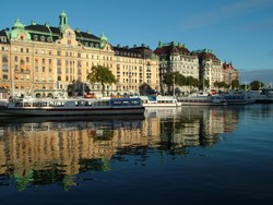 Stockholm syndrome.  I just wanted to say that.  It really does not have anything to do with my experience here, except that I am in Stockholm and I suppose I do like the Swedes, although I am free to leave at any time.  It was bright and sunny in the capital today and I spent most of the day strolling around through some museums, into a chocolate shop in the old town and inside a theater, with nothing too terribly interesting to report, but it was all very pleasant and relaxing.