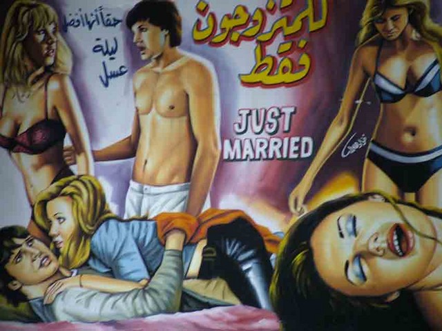 The movie posters here for the dubbed Hollywood features are really over the top - and are more a product of the artist's apparently excited imagination than a representation of the film itself.  I saw "Just Married" some time ago at home, and I don't recognize anything of what is shown here, except Kutcher's head.  (3/18/05)