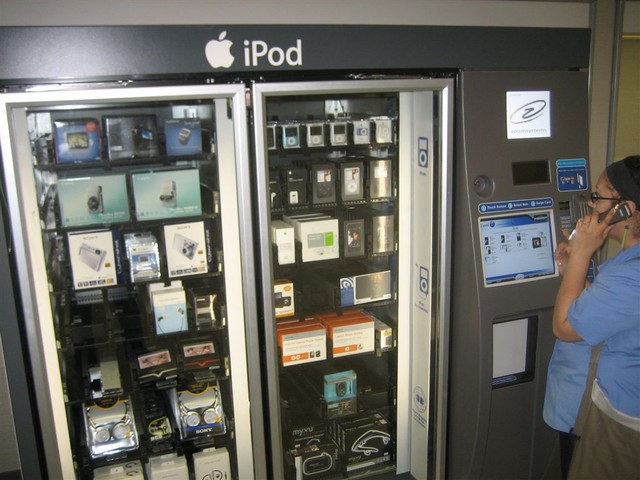 iPod vending machine! Brilliant!